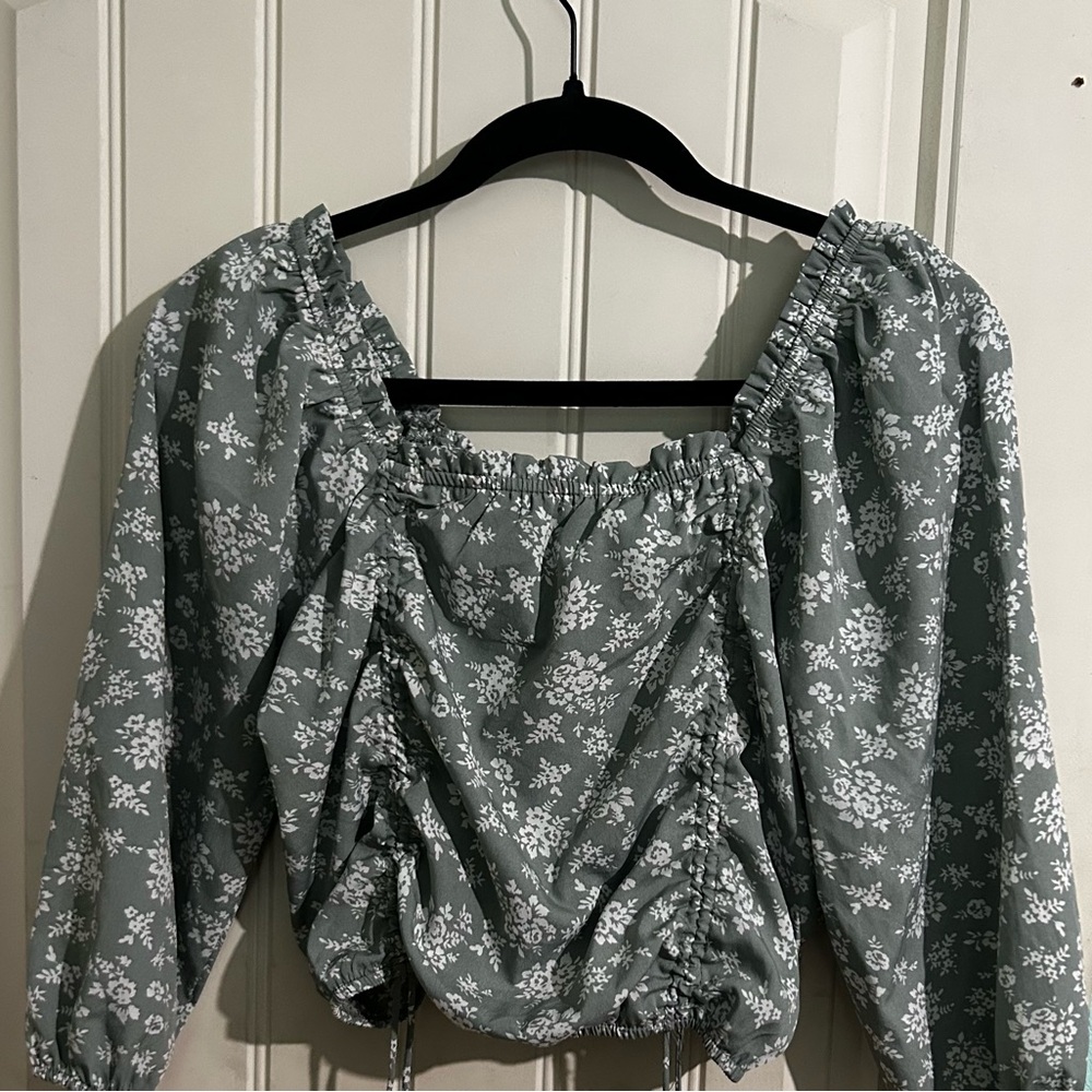 Gray and White Puff Sleeve Ruched Blouse